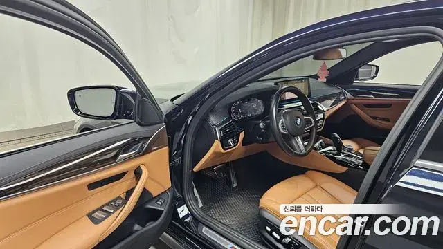 BMW 5 Series 2022 — ფოტო 10/20
