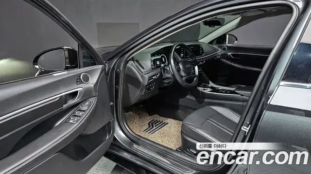 Hyundai Sonata Hybrid 2023 — Photo 12/20