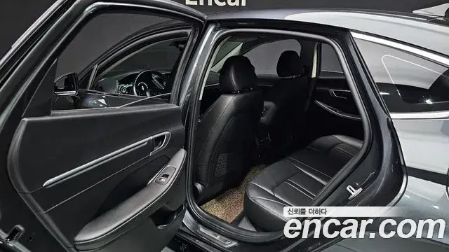 Hyundai Sonata Hybrid 2023 — Photo 2/20