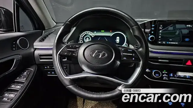 Hyundai Sonata Hybrid 2023 — Photo 6/20