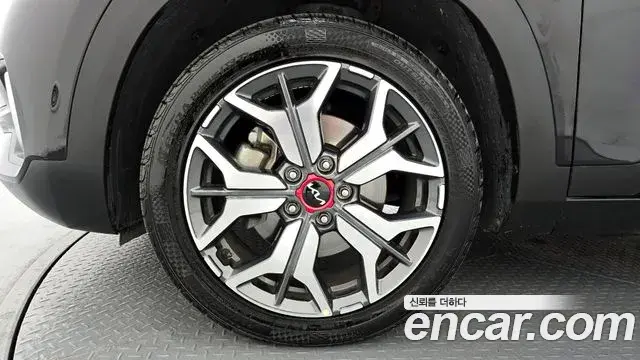 Kia Seltos 2021 — Photo 1/20