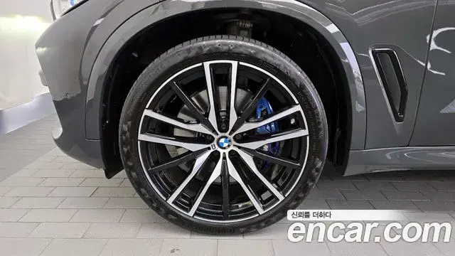 BMW X5 2023 — ფოტო 8/20