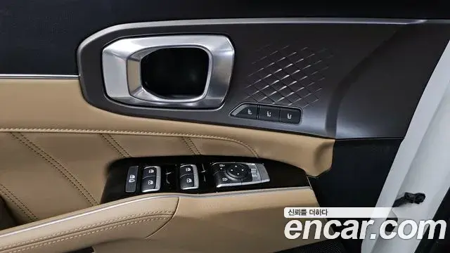 Kia Sorento 2023 — Фото 19/20