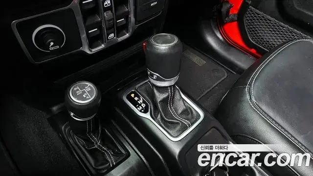 Jeep Wrangler 2021 — Şəkil 17/20
