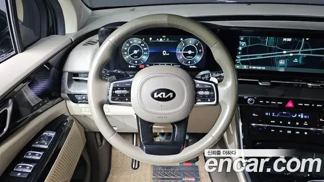 Kia Carnival 2021 — ფოტო 19/20
