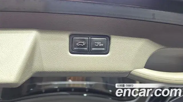 Kia Carnival 2021 — ფოტო 15/20