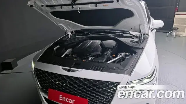 Genesis GV80 2021 — ფოტო 17/20