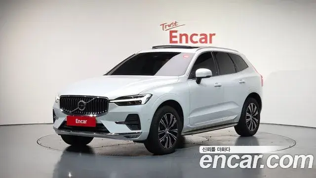 Volvo XC60 2022 — Фото 1/20