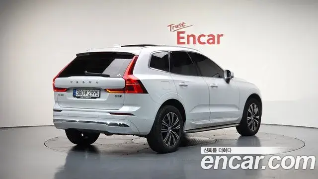 Volvo XC60 2022 — Фото 2/20