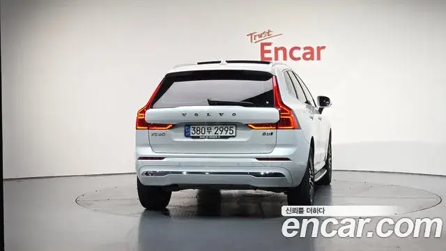 Volvo XC60 2022 — Фото 4/20