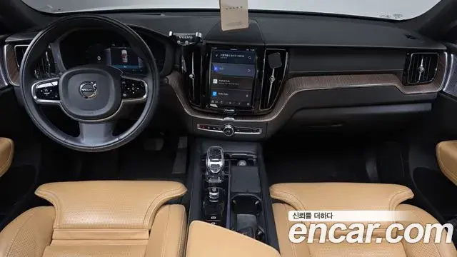 Volvo XC60 2022 — Фото 7/20