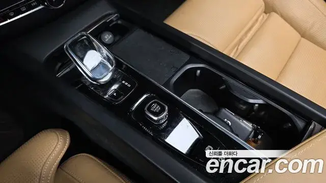 Volvo XC60 2022 — Фото 9/20