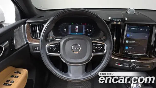 Volvo XC60 2022 — Фото 13/20