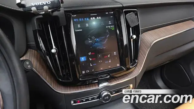 Volvo XC60 2022 — Фото 16/20