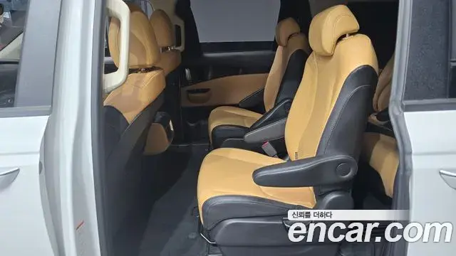 Kia Carnival 2021 — Фото 12/20