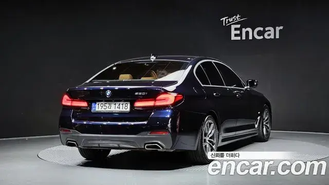 BMW 5 Series 2021 — ფოტო 13/20