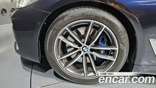 BMW 5 Series 2021 — ფოტო 14/20