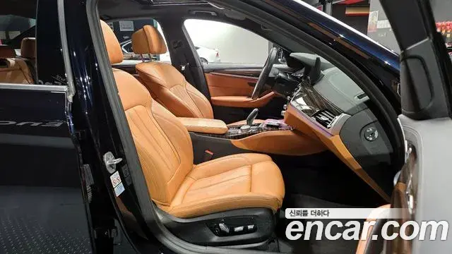 BMW 5 Series 2021 — ფოტო 20/20