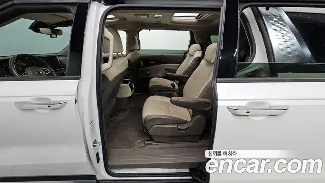 Kia Carnival 2020 — Фото 11/20