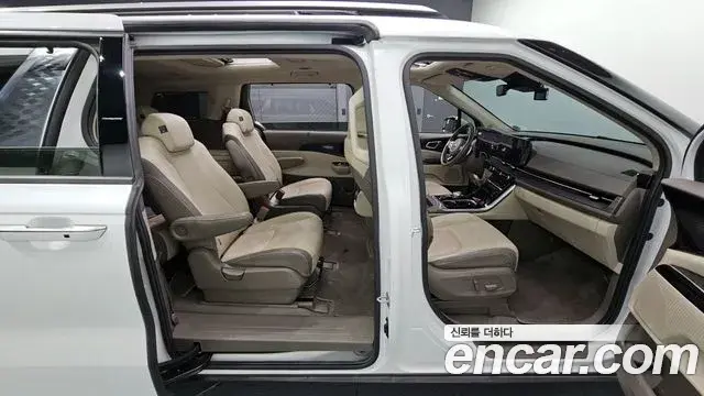 Kia Carnival 2020 — Фото 12/20