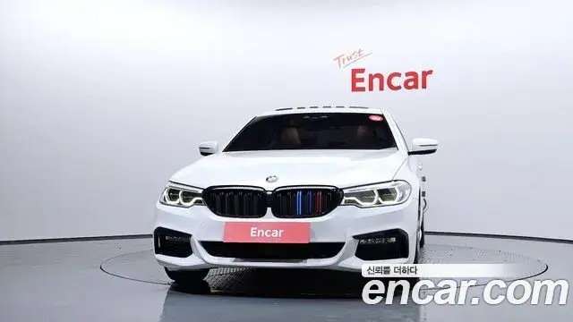 BMW 5 Series 2018 — Şəkil 9/20