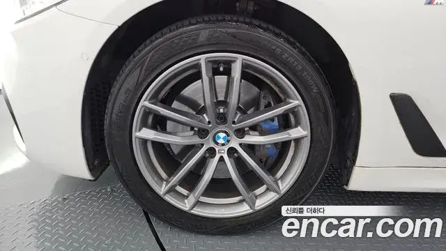 BMW 5 Series 2018 — Şəkil 12/20