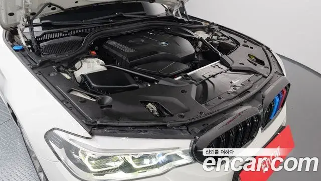 BMW 5 Series 2018 — Şəkil 11/20