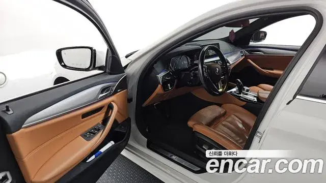 BMW 5 Series 2018 — Şəkil 18/20