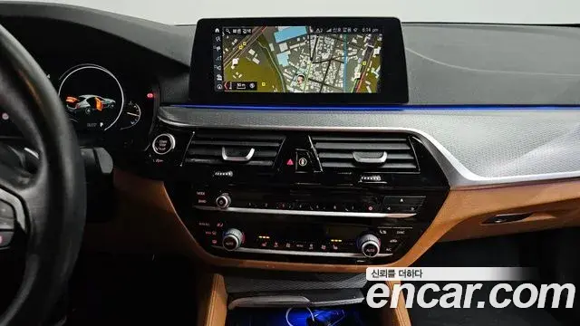BMW 5 Series 2018 — Şəkil 13/20