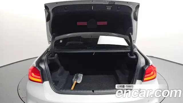 BMW 5 Series 2018 — Şəkil 15/20