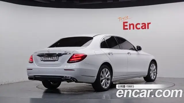Mercedes-Benz E-Class 2020 — Şəkil 11/20