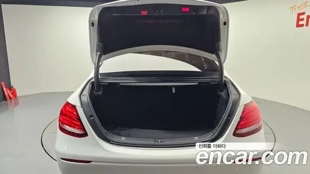 Mercedes-Benz E-Class 2020 — Şəkil 15/20