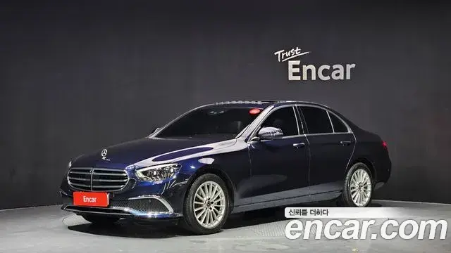 Mercedes-Benz E-Class 2022 — ფოტო 16/20