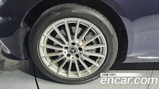Mercedes-Benz E-Class 2022 — ფოტო 7/20
