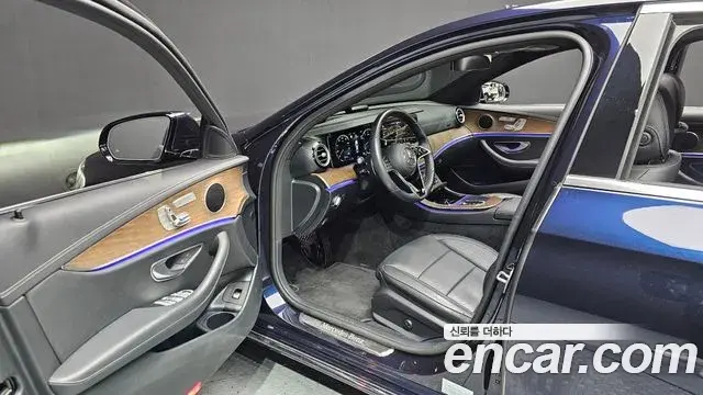 Mercedes-Benz E-Class 2022 — ფოტო 1/20