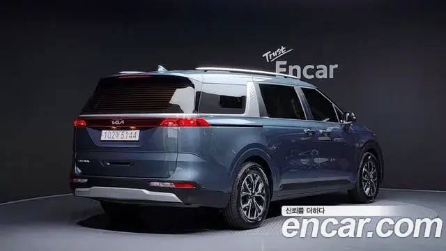 Kia Carnival 2021 — ფოტო 3/20