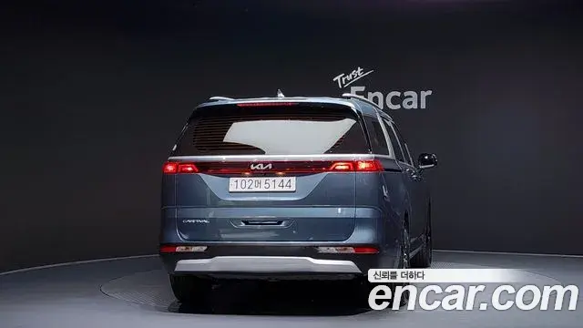 Kia Carnival 2021 — ფოტო 4/20