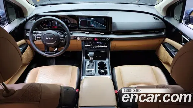 Kia Carnival 2021 — ფოტო 17/20