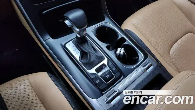 Kia Carnival 2021 — ფოტო 18/20