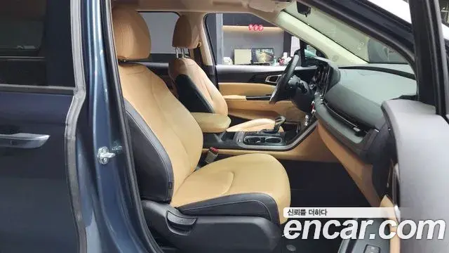 Kia Carnival 2021 — ფოტო 8/20