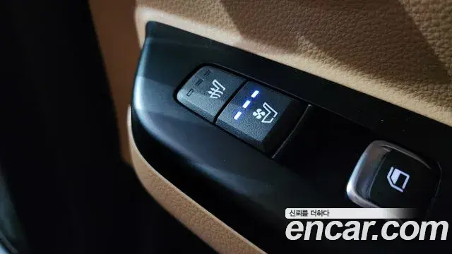 Kia Carnival 2021 — ფოტო 14/20