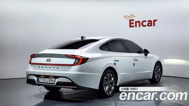 Hyundai Sonata Hybrid 2019 — Photo 8/20