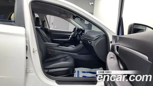 Hyundai Sonata Hybrid 2019 — Photo 14/20