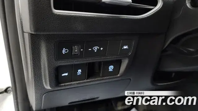 Hyundai Sonata Hybrid 2019 — Photo 18/20