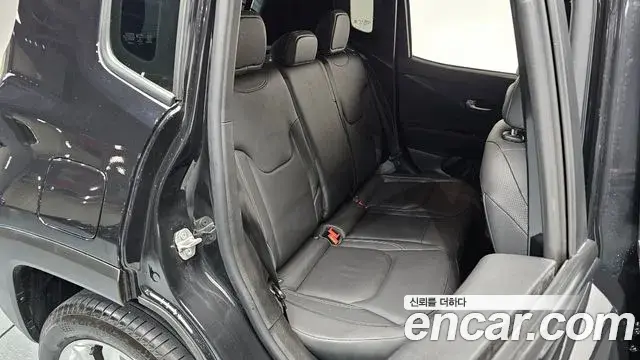 Jeep Renegade 2021 — Фото 12/20