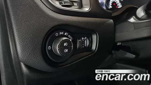 Jeep Renegade 2021 — Фото 18/20