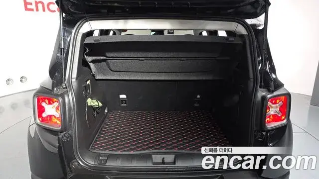 Jeep Renegade 2021 — Фото 20/20