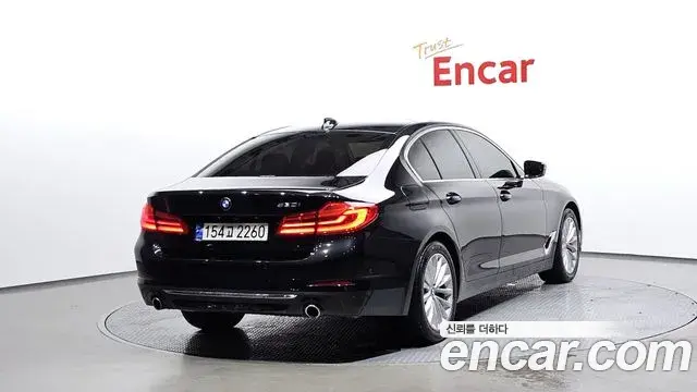 BMW 5 Series 2020 — ფოტო 18/20