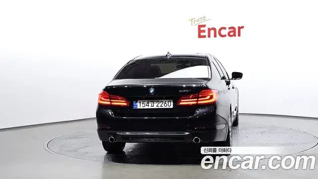 BMW 5 Series 2020 — ფოტო 14/20