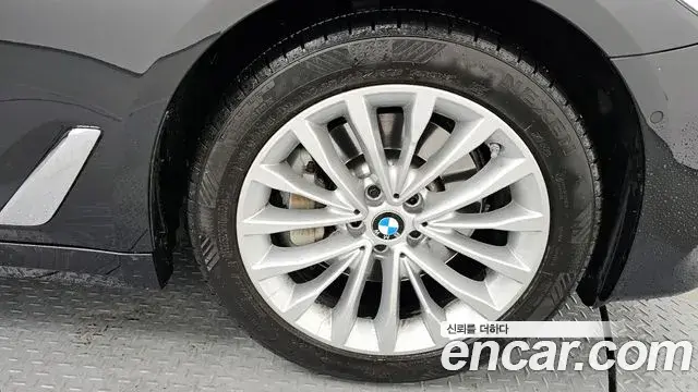 BMW 5 Series 2020 — ფოტო 1/20